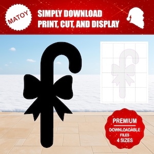 Puede incluir: Silueta negra de un bastón de caramelo con un lazo, junto a un contorno de cuadrícula del mismo diseño. El texto en la parte superior dice "SIMPLY DOWNLOAD PRINT, CUT, AND DISPLAY". Un círculo rojo en la parte inferior dice "PREMIUM DOWNLOADABLE FILES 4 SIZES".