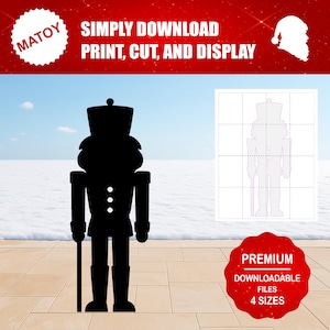 以下が含まれることがあります： 背の高い帽子と杖を持ったくるみ割り人形の兵士の黒いシルエット。画像には「SIMPLY DOWNLOAD、PRINT、CUT、AND DISPLAY」と「PREMIUM DOWNLOADABLE FILES 4 SIZES」というテキストが含まれています。切り抜きテンプレートも表示されています。