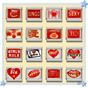 Può includere: Un set di 12 braccialetti con ciondoli rossi e dorati con vari disegni e parole, tra cui "Bingo", "Sexy", "Sweet", "Family", "Best-Sis" e "Kiss Me".