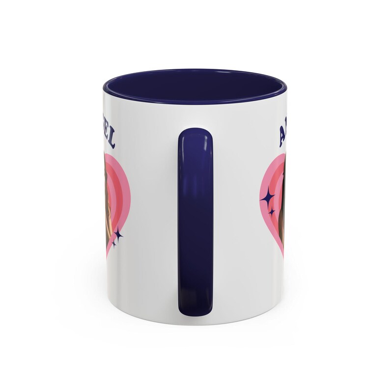 Taza retro con forma de corazón de Priscilla Delgado como Ángel, taza de cerámica con diseño de Priscilla Delgado como Ángel (325 ml) imagen 10