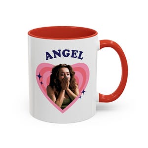 Taza retro con forma de corazón de Priscilla Delgado como Ángel, taza de cerámica con diseño de Priscilla Delgado como Ángel (325 ml) imagen 5