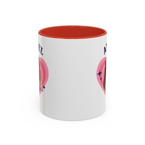 Taza retro con forma de corazón de Priscilla Delgado como Ángel, taza de cerámica con diseño de Priscilla Delgado como Ángel (325 ml) imagen 14