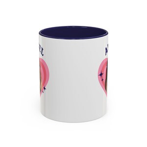 Taza retro con forma de corazón de Priscilla Delgado como Ángel, taza de cerámica con diseño de Priscilla Delgado como Ángel (325 ml) imagen 9