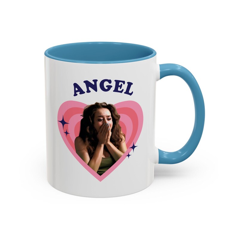 Taza retro con forma de corazón de Priscilla Delgado como Ángel, taza de cerámica con diseño de Priscilla Delgado como Ángel (325 ml) imagen 15