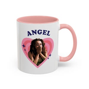 Taza retro con forma de corazón de Priscilla Delgado como Ángel, taza de cerámica con diseño de Priscilla Delgado como Ángel (325 ml) imagen 12