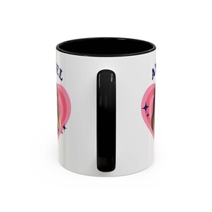 Taza retro con forma de corazón de Priscilla Delgado como Ángel, taza de cerámica con diseño de Priscilla Delgado como Ángel (325 ml) imagen 7