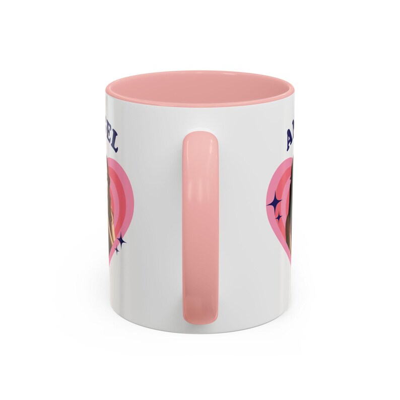 Taza retro con forma de corazón de Priscilla Delgado como Ángel, taza de cerámica con diseño de Priscilla Delgado como Ángel (325 ml) imagen 13