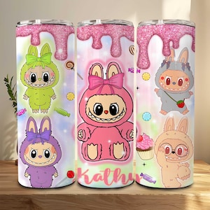Boneca Monstro Personalizada 20oz Slimny Tumbler Wrap PNG, Envoltório de Copo Engraçado de Personagem de Desenho Animado, Design de Personagem de Desenho Animado Rosa, Presente Perfeito para Crianças