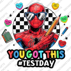 Puede incluir: Un superhéroe de dibujos animados rojo y azul con gafas de sol y sosteniendo un lápiz. El fondo es un patrón de cuadros blanco y negro. El texto "You Got This #TestDay" está escrito en letras de colores debajo del superhéroe. Hay varias pegatinas en forma de corazón con mensajes motivacionales alrededor del superhéroe.
