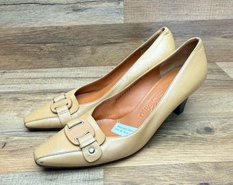 Salvatore Ferragamo hellbraune Größe 8C Heels mit Schnalle Akzent
