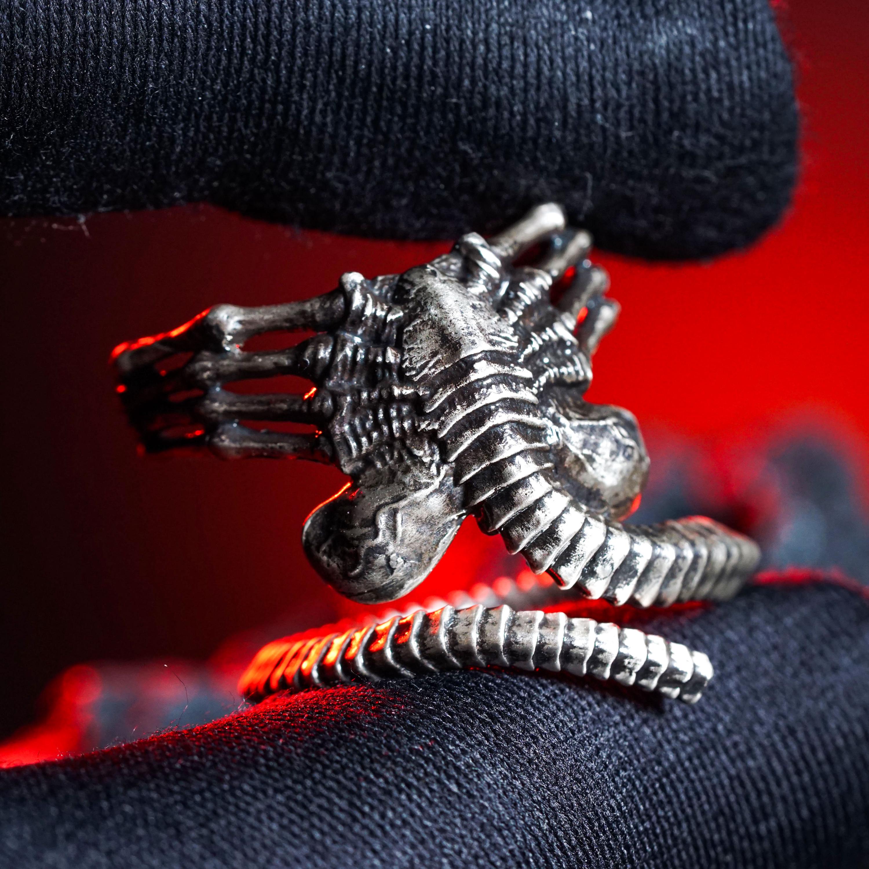 エイリアン・フェイスハガーリング、ゼノモーフSFジュエリー