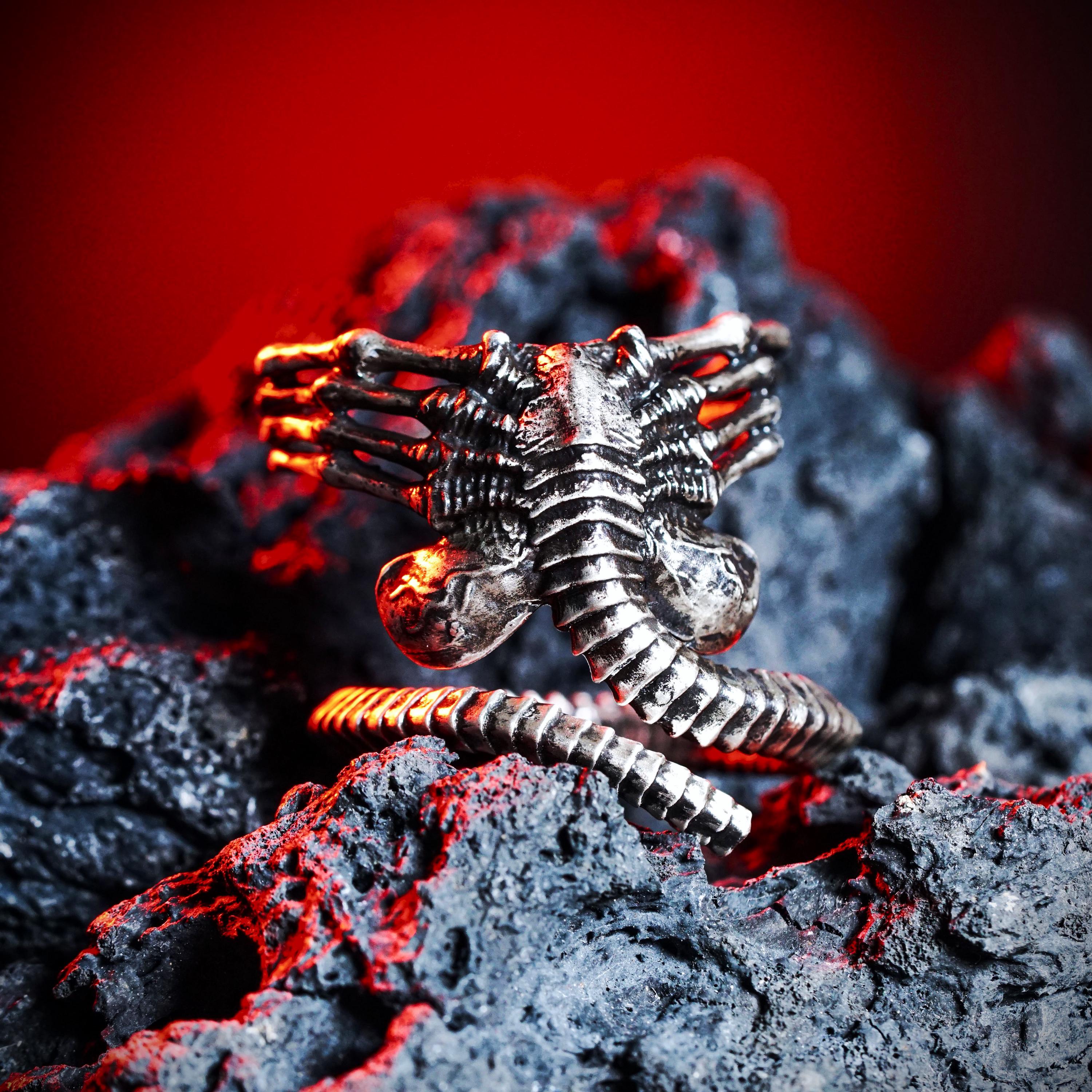 エイリアン・フェイスハガーリング、ゼノモーフSFジュエリー