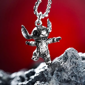 EXKLUSIVE Blaue Alien Halskette, niedlicher Cartoon 950 Silber Anhänger, Schmuck Geschenk für Tochter, Charm Halskette, handgemachtes Accessoire