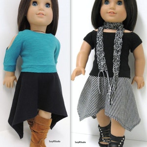 Op de afbeelding: Twee poppen die verschillende outfits dragen. De pop links draagt een turquoise shirt met uitgesneden schouders en een zwarte asymmetrische rok. Ze draagt ​​bruine laarzen. De pop rechts draagt ​​een zwart shirt met een wit-zwarte sjaal en een zwart-wit gestreepte asymmetrische rok. Ze draagt ​​zwarte sandalen.