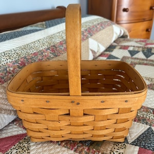 Vintage 1997 signierter Longaberger 11 &quot;x 11&quot; Frühlingskorb in einem neuwertigen Zustand