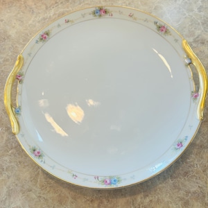 "Nippon Noritake Marguerite handbemalt in Pink- und Blautönen 9 ""flache Servierschüssel mit Goldrand und dekorativen Seitengriffen."