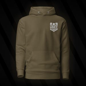 Op de afbeelding: Een groen hoodie met een wit logo met de tekst "USEC" op de voorkant.