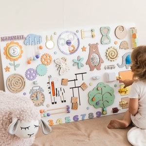 Cadeau de 1er anniversaire, casse-tête personnalisé, tableau nominatif occupé, tableau sensoriel, cadeau bébé, casse-tête en bois personnalisé pour tout-petits, tableau d'activités