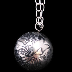 Grande ciondolo a forma di gazza in argento sterling