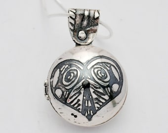 Medium silver heart hinged locket