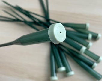 1pcs Floral Water Tubes Green Floral Tubes Plastic Flower Tubes for Fresh Flowers with Rubber Cap for Flower Stem Arrangements Supplies