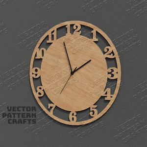 K&ouml;nnte beinhalten: Eine Holzuhr mit einem runden Zifferblatt und schwarzen Zeigern. Die Zahlen 1 bis 12 sind aus dem Zifferblatt ausgeschnitten, was ein einzigartiges Design ergibt.