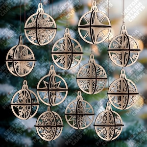 以下が含まれることがあります： 雪の結晶や星など、さまざまなデザインの木製クリスマスオーナメントのコレクション。各オーナメントは精巧にカットされ、紐で吊り下げられており、お祝いのディスプレイを演出しています。オーナメントは明るい色の木材で作られています。