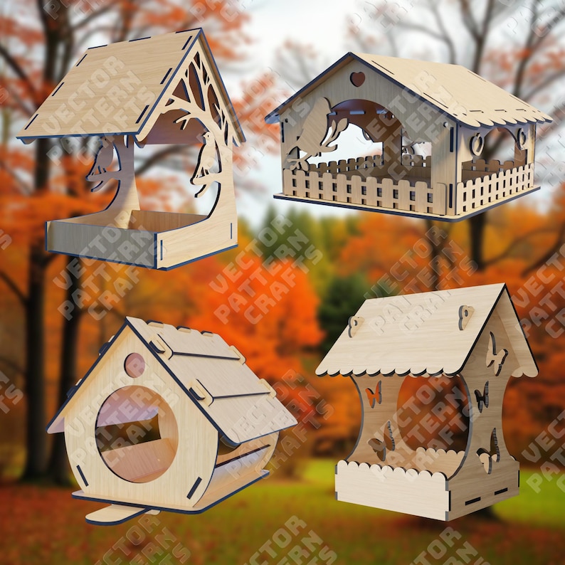 Op de afbeelding: Vier verschillende houten vogelvoederhuisjes. De voederhuisjes zijn gemaakt van multiplex en hebben verschillende vormen en maten. De voederhuisjes zijn allemaal onbewerkt en klaar om te worden geverfd of beitsen.