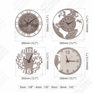 Op de afbeelding: Vier houten wandklokken met verschillende ontwerpen. E&eacute;n toont een levensboom, een andere een wereldkaart, een derde een boom met cijfers en de laatste een vogel. Elke klok heeft een diameter van ongeveer 35 cm.