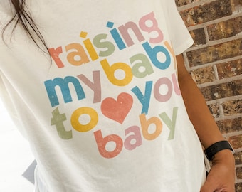 Raising My Baby to Love your Baby - PRIDE tee arc-en-ciel Adulte Unisexe et Womens Tee - VOIR TAILLE
