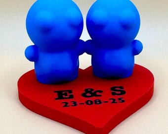 Cute Customisable Wedding Cake Topper | Cute Figurines on Heart Base with Initials & Date | Unique Keepsake for Special Occasions 