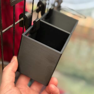 Mini contenedor de almacenamiento con clip para jaulas de perros / Bolsa para excrementos / Soporte para golosinas para paseadores y dueños de perros / Organizador fácil de colocar con clip, no requiere instalación imagen 3