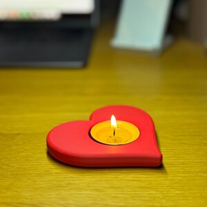 3D printed heart-shaped tealight holder with smooth, realistic, rounded edges. Perfect for LED or real flame candles. Available in various colours and pack sizes. Ideal for Valentine’s Day, romantic gifts, anniversaries, or cosy home decor.