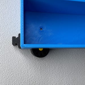 Close up of the wheels and bumpers/connectors attached to the shelf