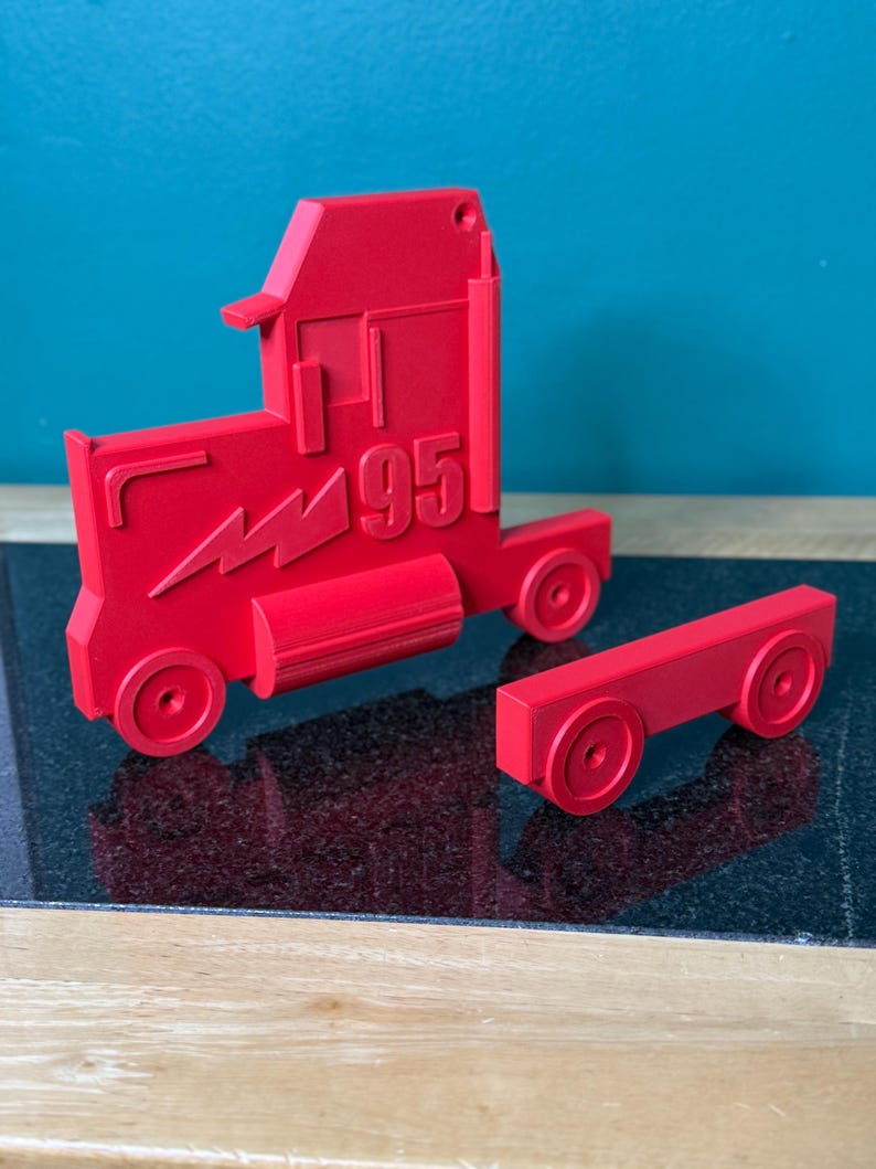 Caminhão e Rodas (SEM PRATELEIRA) | Transforme qualquer prateleira em um caminhão | Ideias para guardar carrinhos de brinquedo | Montagem na parede SOLID COLOUR - RED