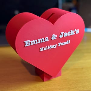 Love heart-shaped piggy bank, ideal for saving coins, Valentine’s Day gifts, or romantic decor. A unique 3D-printed coin bank for kids or couples, perfect as a gift, decorative piece, or practical savings tool.