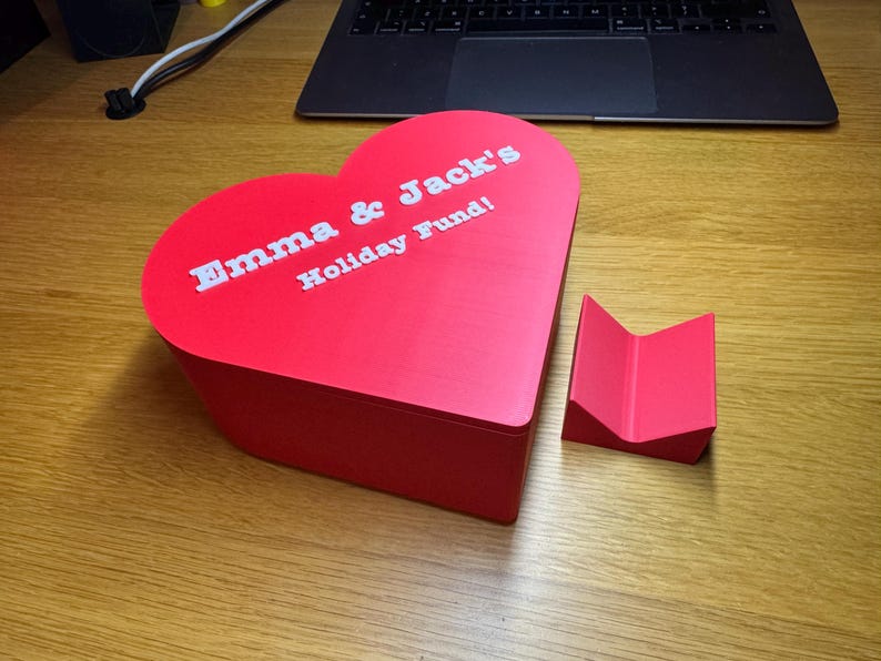 Love heart-shaped piggy bank, ideal for saving coins, Valentine’s Day gifts, or romantic decor. A unique 3D-printed coin bank for kids or couples, perfect as a gift, decorative piece, or practical savings tool.
