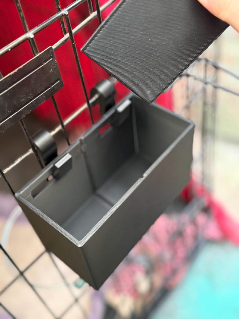 Mini contenedor de almacenamiento con clip para jaulas de perros / Bolsa para excrementos / Soporte para golosinas para paseadores y dueños de perros / Organizador fácil de colocar con clip, no requiere instalación imagen 2