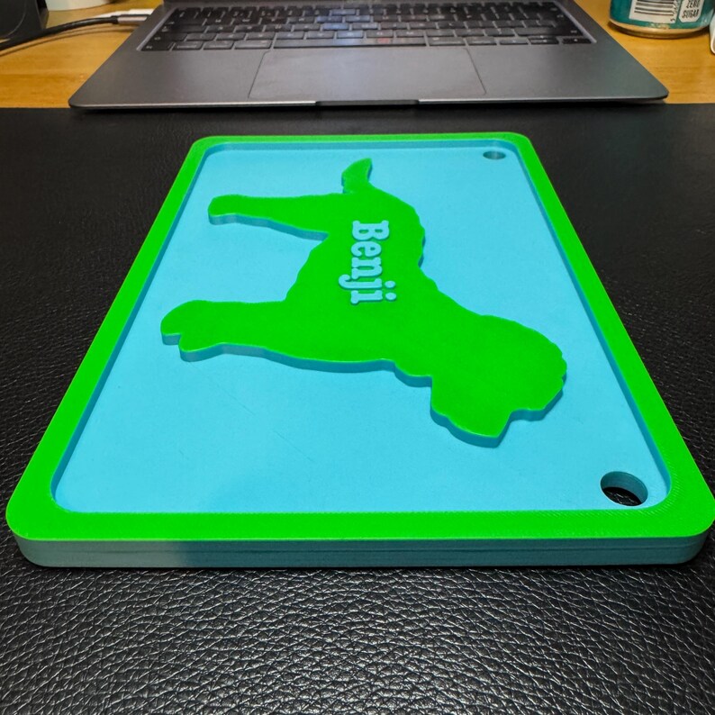 personalised 3D-printed dog name sign with a raised Cockapoo silhouette, custom name, and vibrant colour options. Ideal for dog crates, kennels, or home decor. Lightweight yet durable, with optional hanging holes. Customisable for any breed.