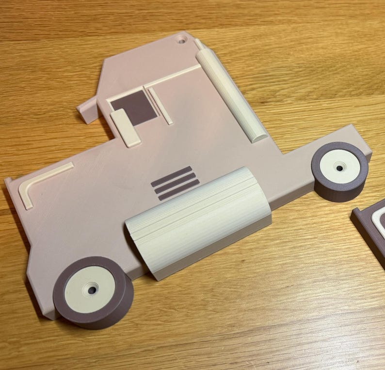Truck-shaped light wood effect piece for custom organisation. Perfect for adding Disney Cars or Matchbox style to your shelf while keeping Hot Wheels tidy. Create your own unique storage solution with this durable and stylish design.