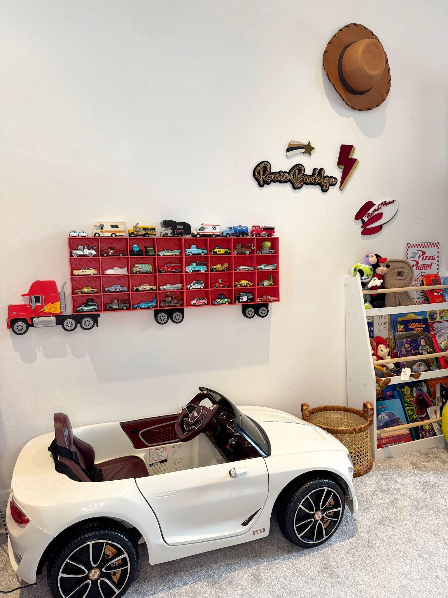 大型車/トラック用おもちゃの車収納棚 - リアルなトラックデザイン