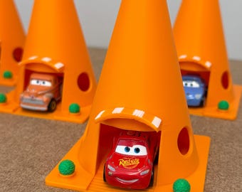 Miniaturowe dekoracje w kształcie stożka w motelu, wysokość 10 cm | Dekoracja w stylu samochodowym | Pasuje do większości małych wyścigówek