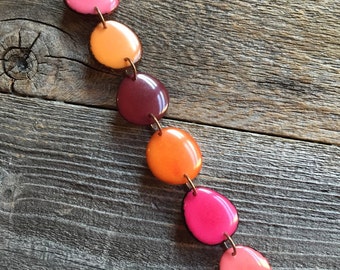 Bracelet in pinks, oranges, reds