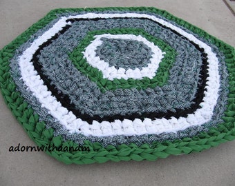 Irish hexagon crocheted rag rug, eco friendly, washable, green color, durable, bath mat, kitchen, home decor, houndstooth, luck of the irish