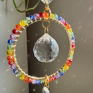 Kristall Sonnenfänger von Crystal Moon Mystic • LGBTQ • Prisma hängen • Pride Geschenk