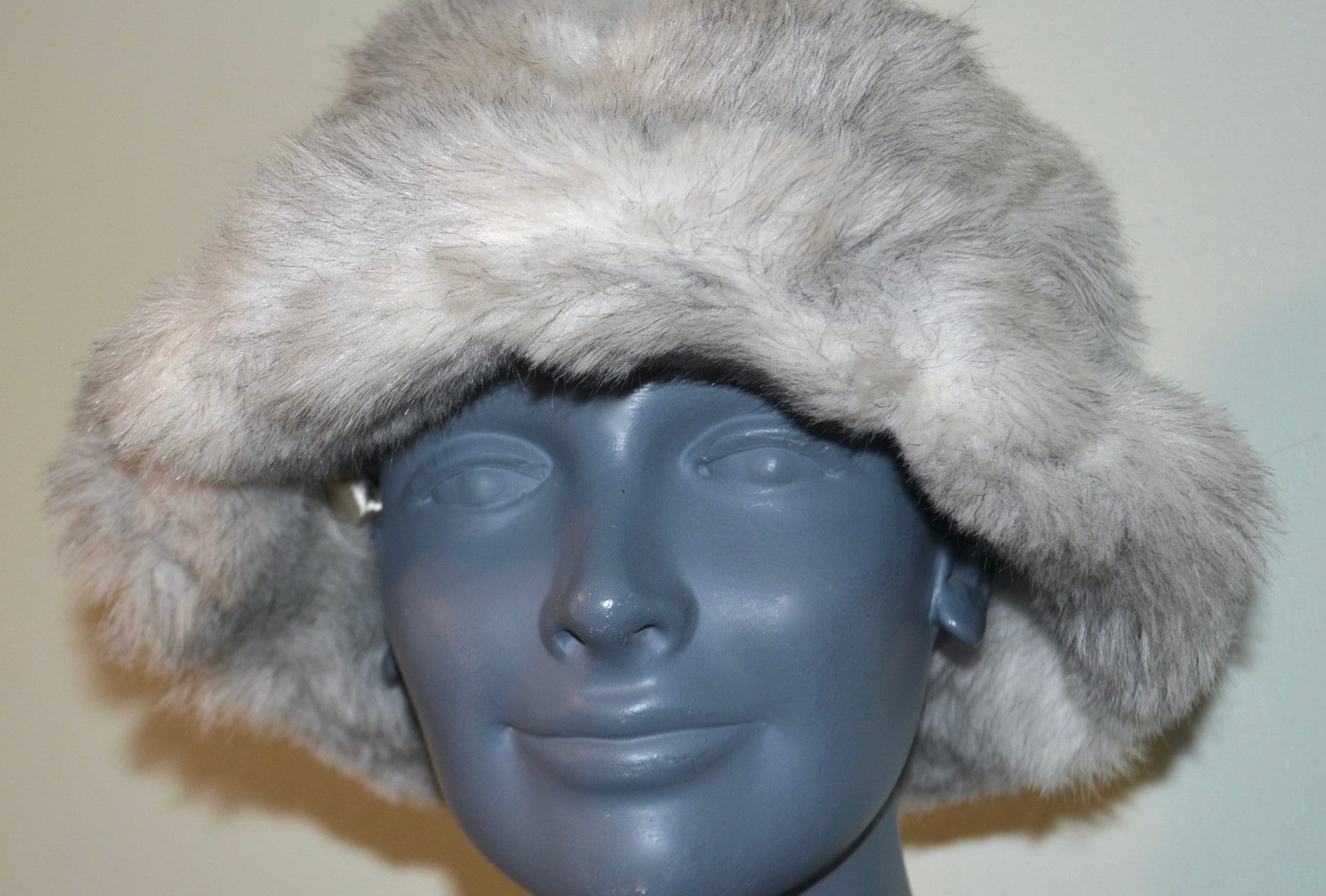 Vintage Faux Fur Gainsborough Wide Brim Hat with Feather Plume in… – Second  Wind Vintage