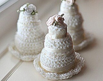 Crochet Pattern - SOC-015 Wedding Cake Favors