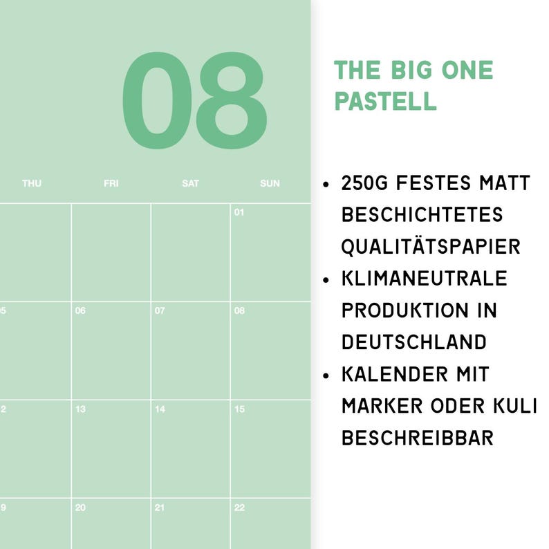 Op de afbeelding: Een lichtgroene wandkalender met het getal 08, dagen van de week en een raster. De tekst bevat THE BIG ONE PASTELL, 250G FESTES MATT BESCHICHTETES QUALIT&Auml;TSPAPIER, KLIMANEUTRALE PRODUKTION IN DEUTSCHLAND en KALENDER MIT MARKER ODER KULI BESCHREIBBAR.