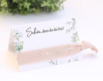 Guest gift place cards with bracelet as table decoration for the wedding eucalyptus