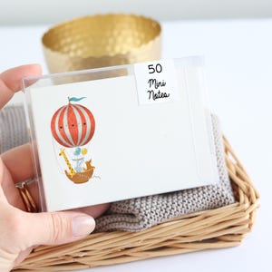 50 Kleine Karten A7 Ballon Bär mit Klarsichtbox als Erinnerungskarte, schöne Karteikarte oder Wunschkarte für Gruß Baby Kind